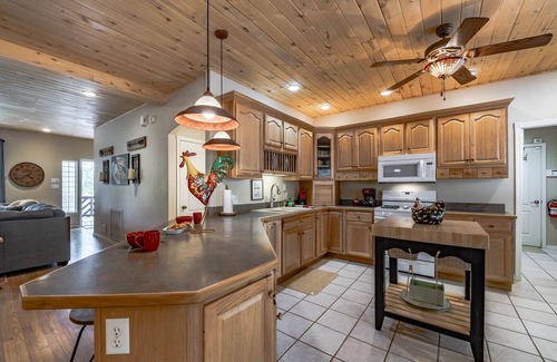 Alto Cabina | Little Creek Retreat