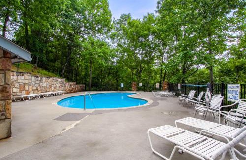 Gatlinburg - Pigeon Forge Casa | Little Cub Cottage - Mtn Views & Community Pools