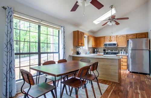 Gatlinburg - Pigeon Forge Casa | Little Cub Cottage - Mtn Views & Community Pools