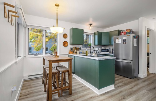 Northport Cabaña | Little Dipper - Cozy Cottage on 400 feet of shared lake frontage