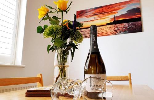 Margate Casa | 'Little Eaton Margate' Perfectly located Town House by the Sea, with FREE parking!
