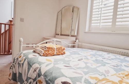 Margate Casa | 'Little Eaton Margate' Perfectly located Town House by the Sea, with FREE parking!