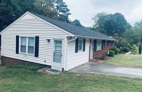 Kernersville Casa | Little Granny's House - 3 Bedroom, 1 Bath