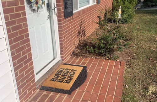 Kernersville Casa | Little Granny's House - 3 Bedroom, 1 Bath