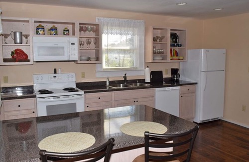 Chincoteague Cabaña | Little Grit Cottage - Quiet Natural Setting