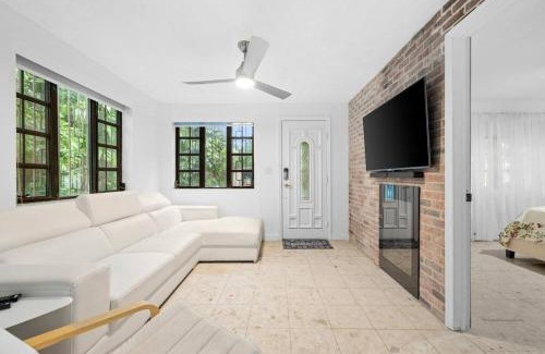 Little Havana Casa | Little Havana Retreat - Newly remodeled Villa by Loan Depot Stadium!