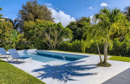 Flamingo Parks Casa | Little Havana - Unwind in a Tropical Garden Retreat with Private Pool