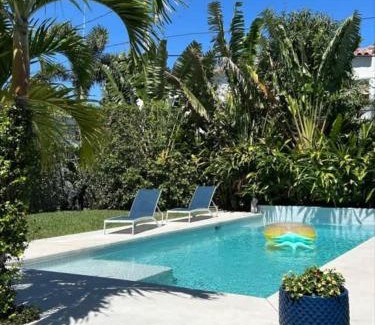 Flamingo Parks Casa | Little Havana - Unwind in a Tropical Garden Retreat with Private Pool