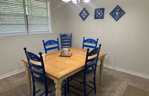 Hartwell Casa | Little House by the Lake