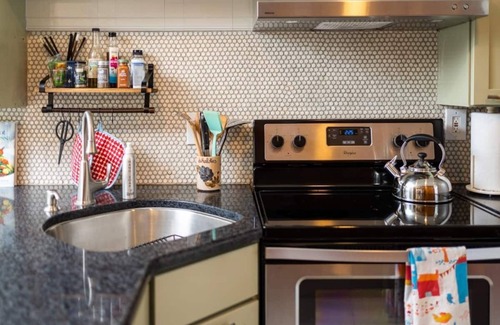 Staunton Casa | Little House in Historic Downtown Staunton - short walk to shops, dining, & more