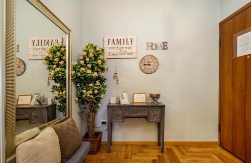 Ampelokipoi Apartamento | Little house in the city