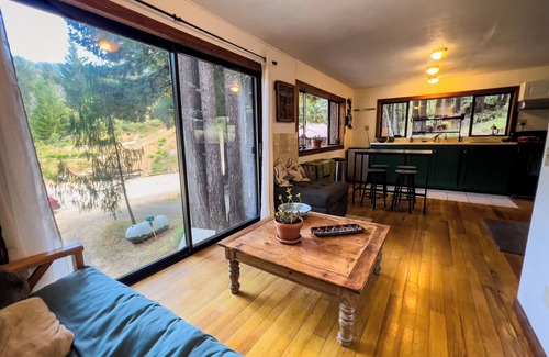 Garberville Casa | Little House in the Redwoods with hot tub!