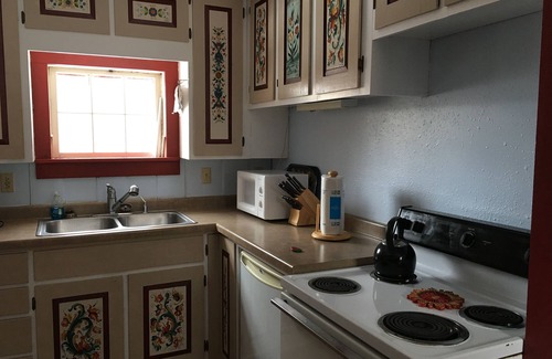 Coon Valley Cabina | "Little House on the Prairie" with modern plumbing!