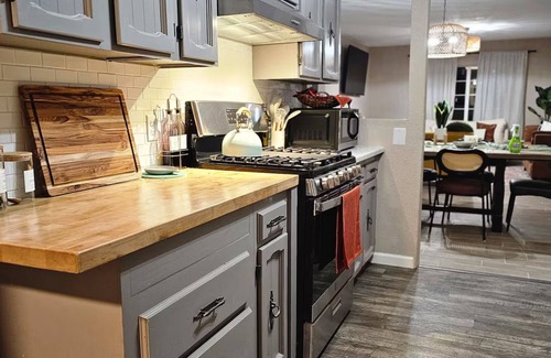 Visalia Casa | Little House on the Water