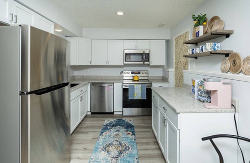 Des Moines Casa | Welcome to Taylors Version- A 2/1 DSM Swiftie Retreat w/Hidden Reading Nook!