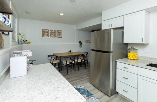 Des Moines Casa | Welcome to Taylors Version- A 2/1 DSM Swiftie Retreat w/Hidden Reading Nook!