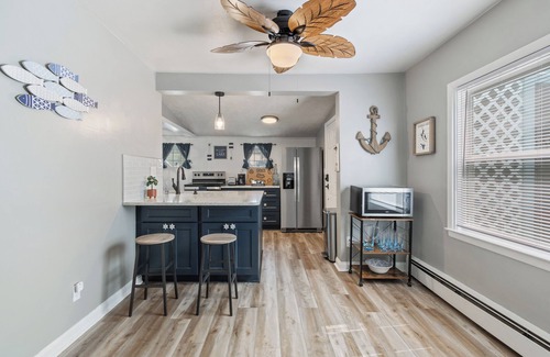 Portage Lakes Cabaña | Little Lakefront Getaway on PLX