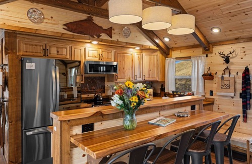 Emigrant Casa | Little Lodge at Emigrant Peak, Montana Cabin in Paradise Valley, sleeps 6