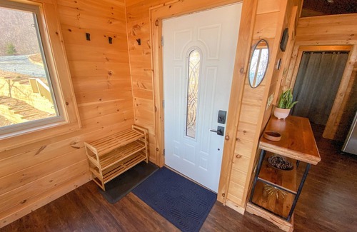 Blowing Rock Cabina | Little Log Cabin: Cozy 1BR w/ Long Range Views