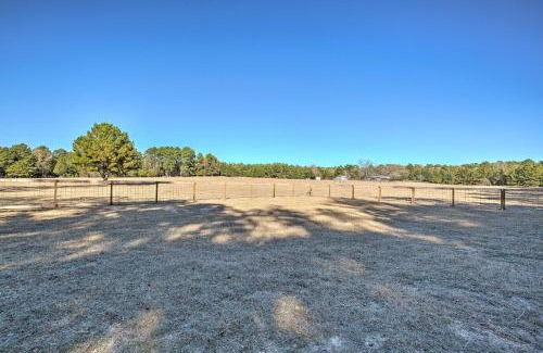 Winnsboro Casa | Little Lucky Star with Pond, Boat and Pasture View!