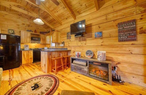 Blairsville Cabina | Little Mia's Mountain View Cabin