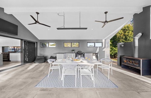 Little Mountain Casa | Little Mountain Modern Acreage Retreat