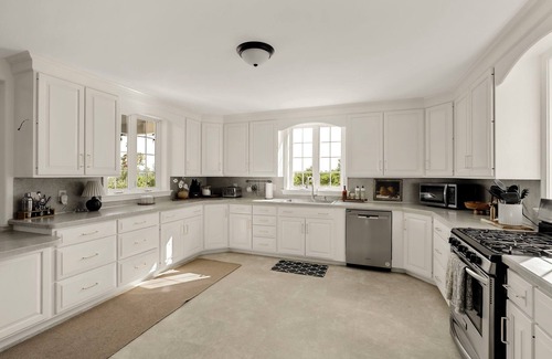 Narvon Casa | Little Mountain Villa - Basement Game Room, Breeo Fire Pit, Two Full Kitchens