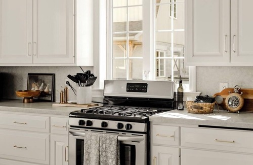 Narvon Casa | Little Mountain Villa - Basement Game Room, Breeo Fire Pit, Two Full Kitchens