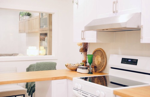 Calgary Casa | Little Nest – Scandinavian-Inspired Stay w/ Garden & Family Fun and pet free