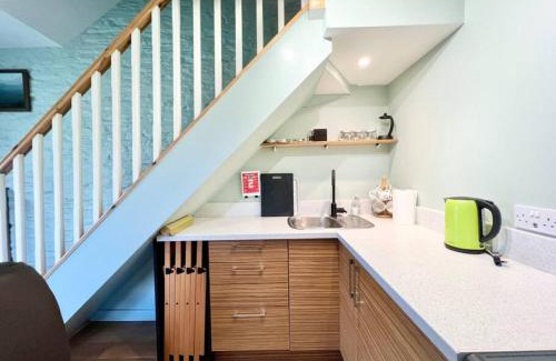 Stoke Fleming Casa | Little Oasis with Sea Views