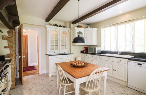 Maiden Newton Casa | LITTLE ORCHARD, family friendly in Maiden Newton, Dorset