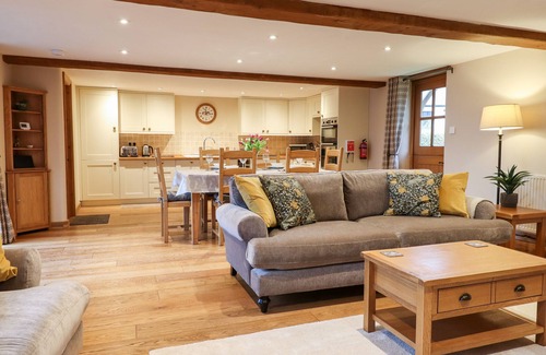 Liverton Cabaña | LITTLE ORCHARD, pet friendly, character holiday cottage in Ashburton