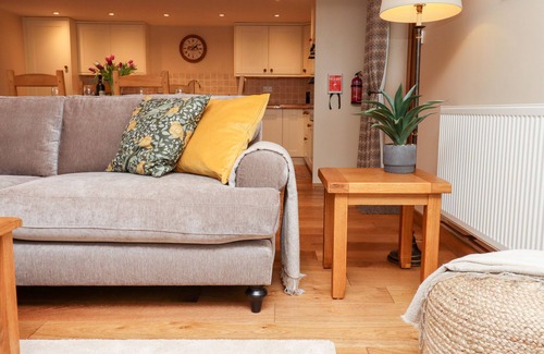 Liverton Cabaña | LITTLE ORCHARD, pet friendly, character holiday cottage in Ashburton