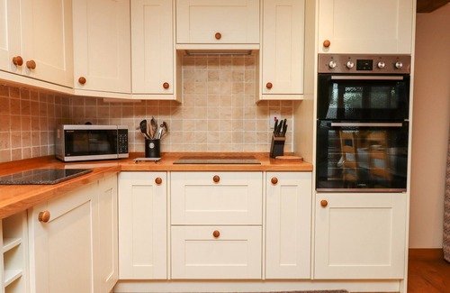 Liverton Cabaña | LITTLE ORCHARD, pet friendly, character holiday cottage in Ashburton