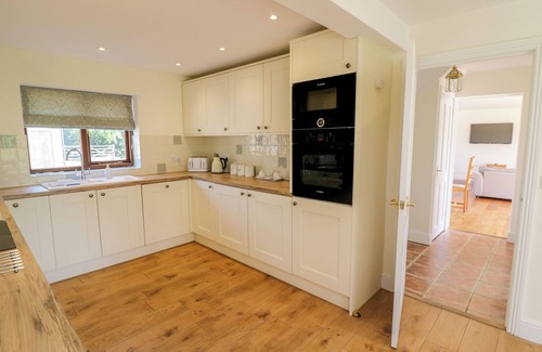Upton Snodsbury Cabaña | LITTLE OWL BARN, family friendly, with open fire in Upton Snodsbury