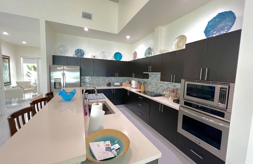 Alice Town Casa | Little Palm Villa-Bimini Private Island House 607