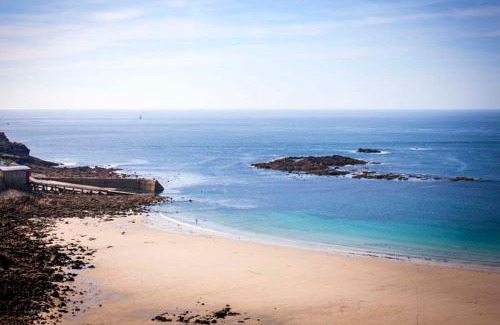 Sennen Cove Casa | Little Petra, Cottage With Garden, Superb SeaViews in Amazing Location