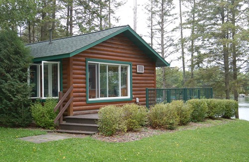 Birchwood Cabina | Little Pine Cabin; a charming retreat for couples