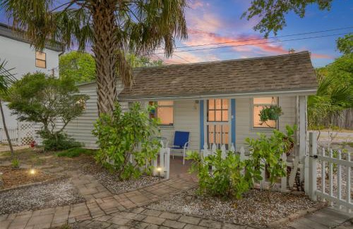 United Central Casa | Little Pineapple Cottage