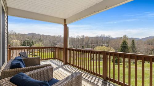 Fairview Casa | Little Pisgah Sunrise by AvantStay Mountain View