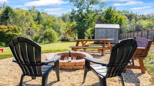 Fairview Casa | Little Pisgah Sunrise by AvantStay Mountain View