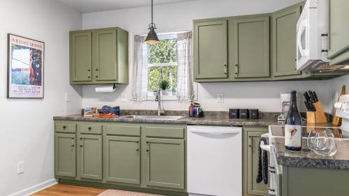 Fairview Casa | Little Pisgah Sunrise by AvantStay Mountain View