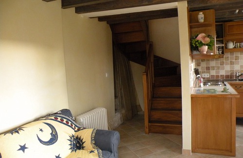 Saint-Nom-la-Breteche Casa | Little Red House, ideal para pareja, jardín privado, en grandes terrenos aislados