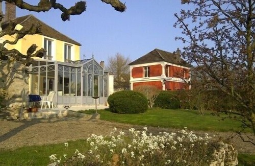 Saint-Nom-la-Breteche Casa | Little Red House, ideal para pareja, jardín privado, en grandes terrenos aislados