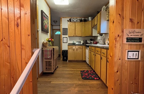 Wellston Cabina | Little Red Cabin - Peaceful Up-North Michigan Get-a-Way!