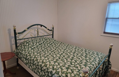 Phelps Cabina | Little Red Cabin, private yard, private dock Fishermans dream location!