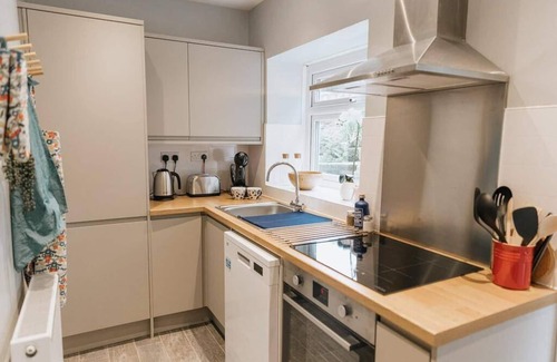 Ogden Casa | LITTLE RED HOLIDAY HOME / Luxe 2 bed accommodation in Halifax / West Yorkshire