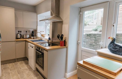 Ogden Casa | LITTLE RED HOLIDAY HOME / Luxe 2 bed accommodation in Halifax / West Yorkshire