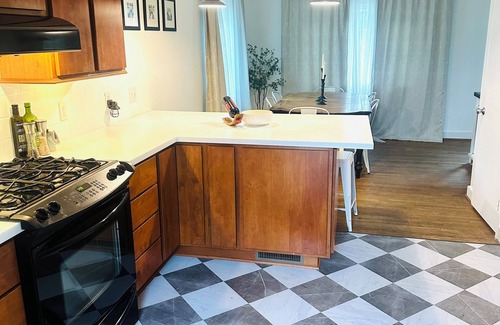 State College Casa | "Little Red House" eclectic 3BR, walk to downtown State College! Pet Friendly!