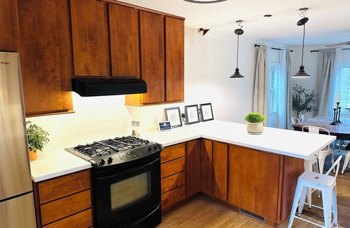 State College Casa | "Little Red House" eclectic 3BR, walk to downtown State College! Pet Friendly!
